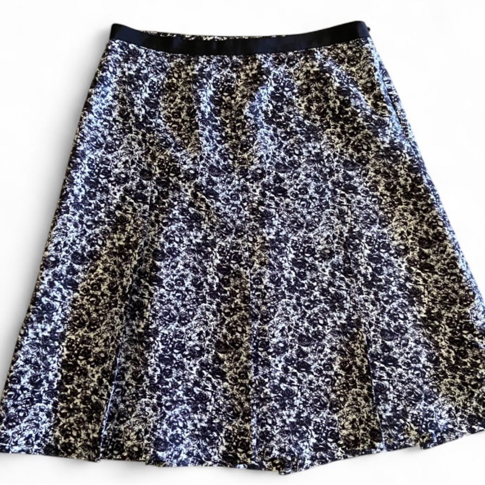 Banana Republic Silk Black White Floral A-Line Midi Office Skirt Womens Size 4 - Picture 1 of 5